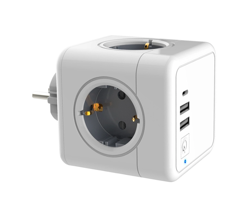 Multipresa cubica plug-in E02C con 4 prese stile europeo, 2 porte USB-A e 1 porta USB-C