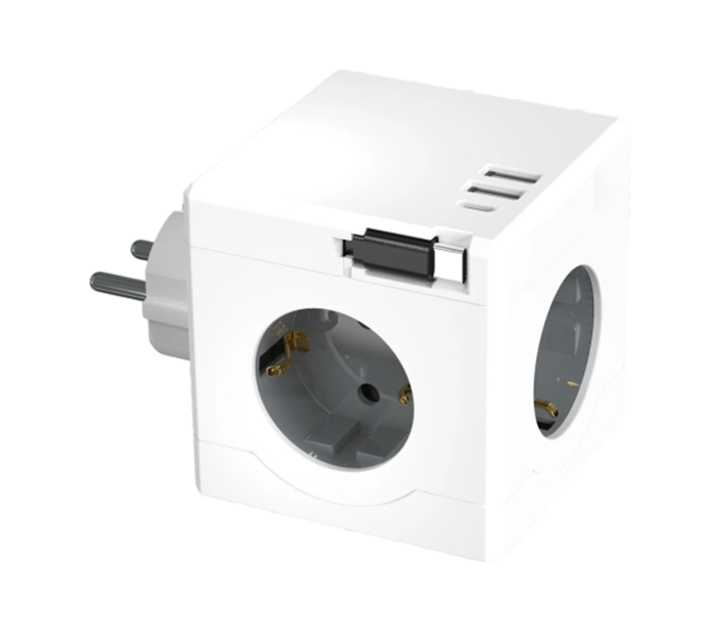 Ciabatta cubica plug-in E15-D con 3 prese stile europeo, 2 porte USB-A e 1 porta USB-C, dotata di cavo di ricarica retrattile